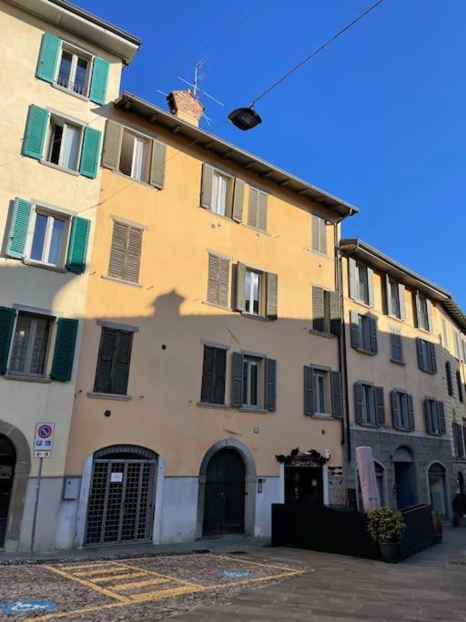 Accademia Love Apartment Bergamo Exterior photo